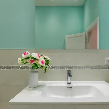 Incanto Apartment *